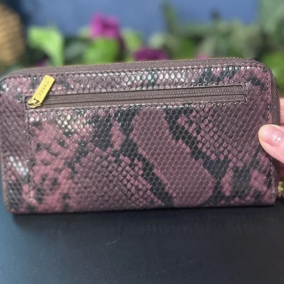 Fossil | Bags | Fossil Leather Purple Snakeskin Wristlet  display picture 1